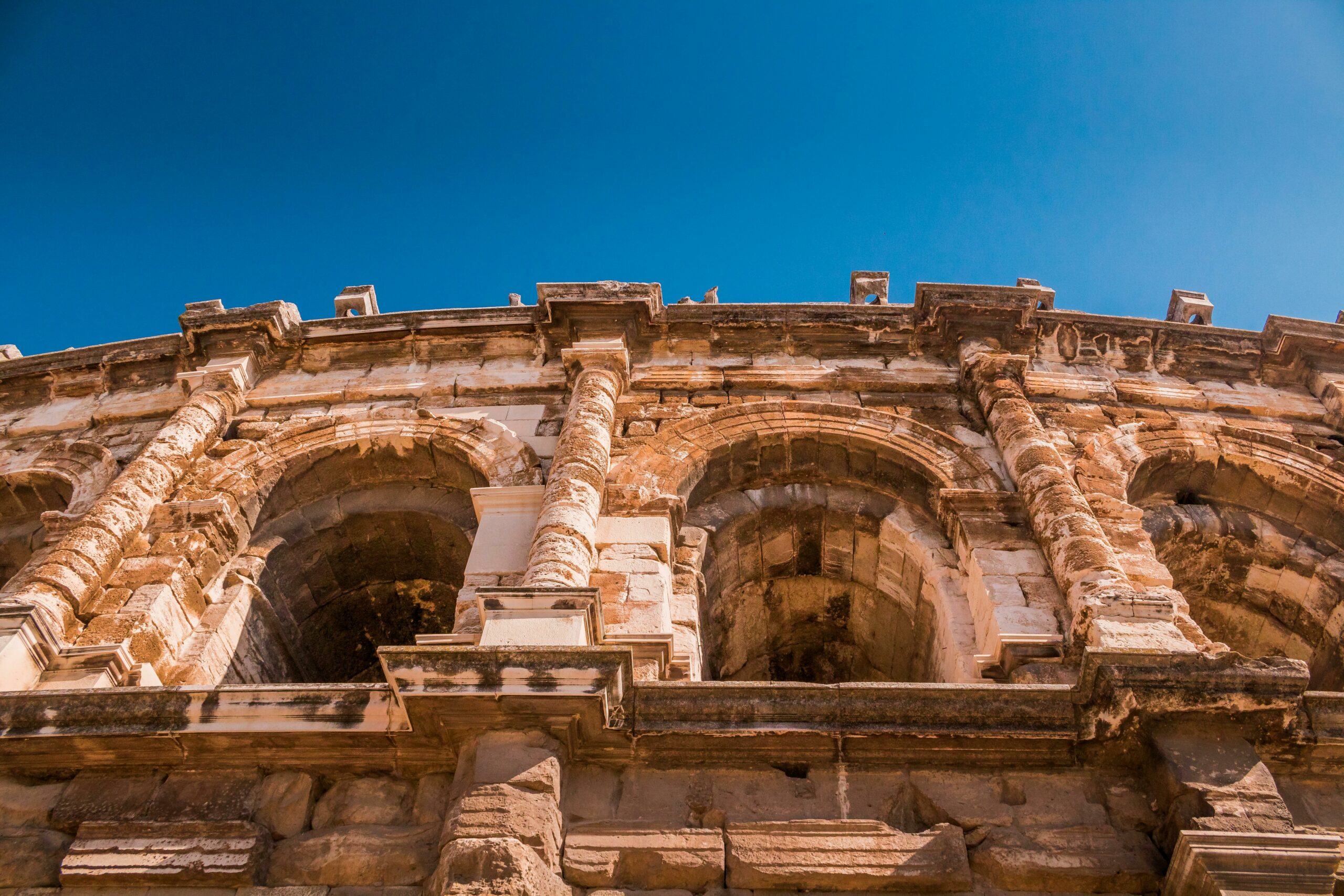 Arènes de Nîmes monument emblématique du centre historique