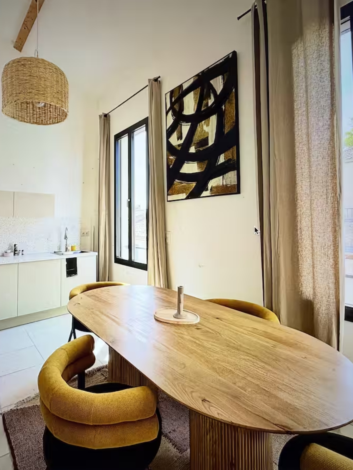 Nos appartements table à manger cuisine équipée T3 Nîmes