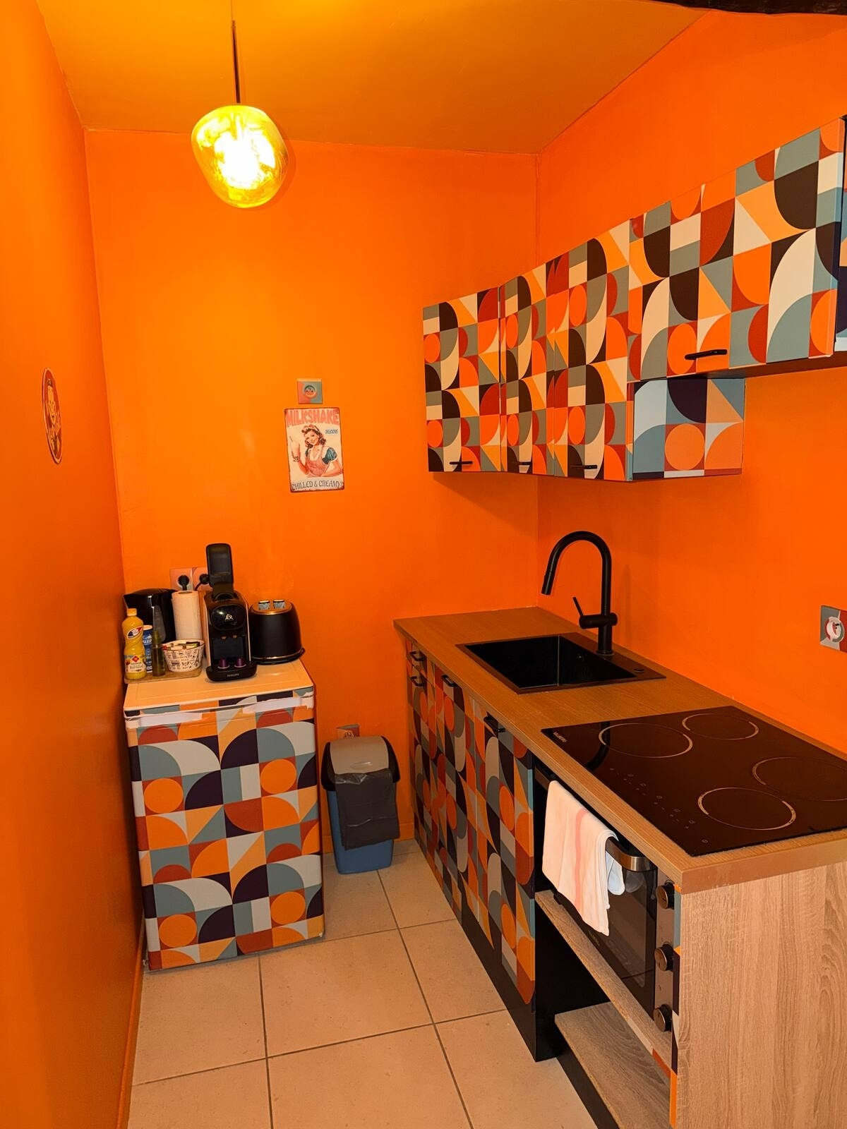 Nos appartements cuisine équipée studio Nîmes centre rétro seventies