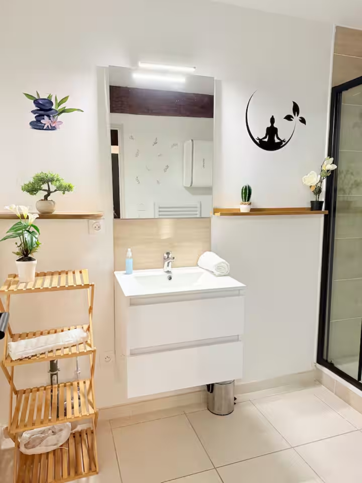 Nos appartements lavabo salle de bain studio Nîmes moderne zen