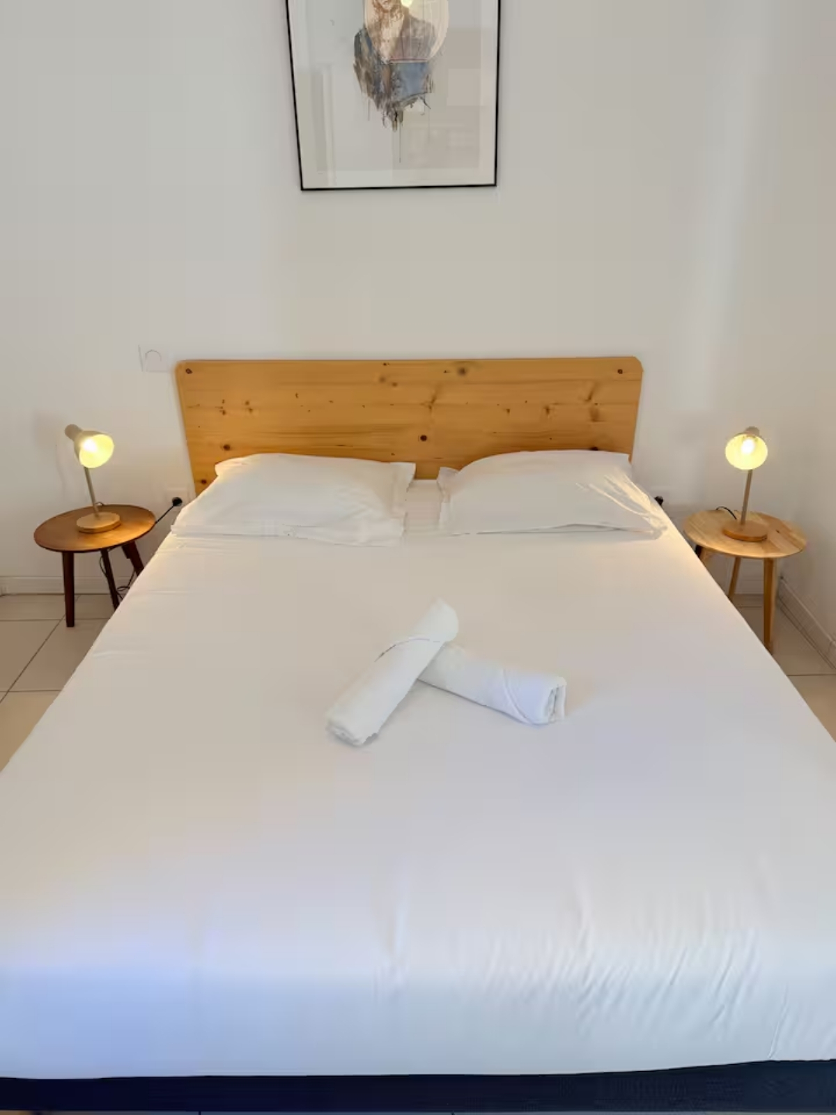 Nos appartements chambre lit double décoration La féria appartement T2 Nîmes