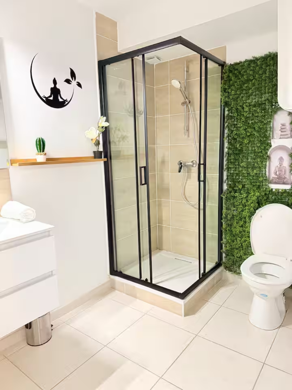 Nos appartements douche toilettes salle de bain studio Nîmes zen
