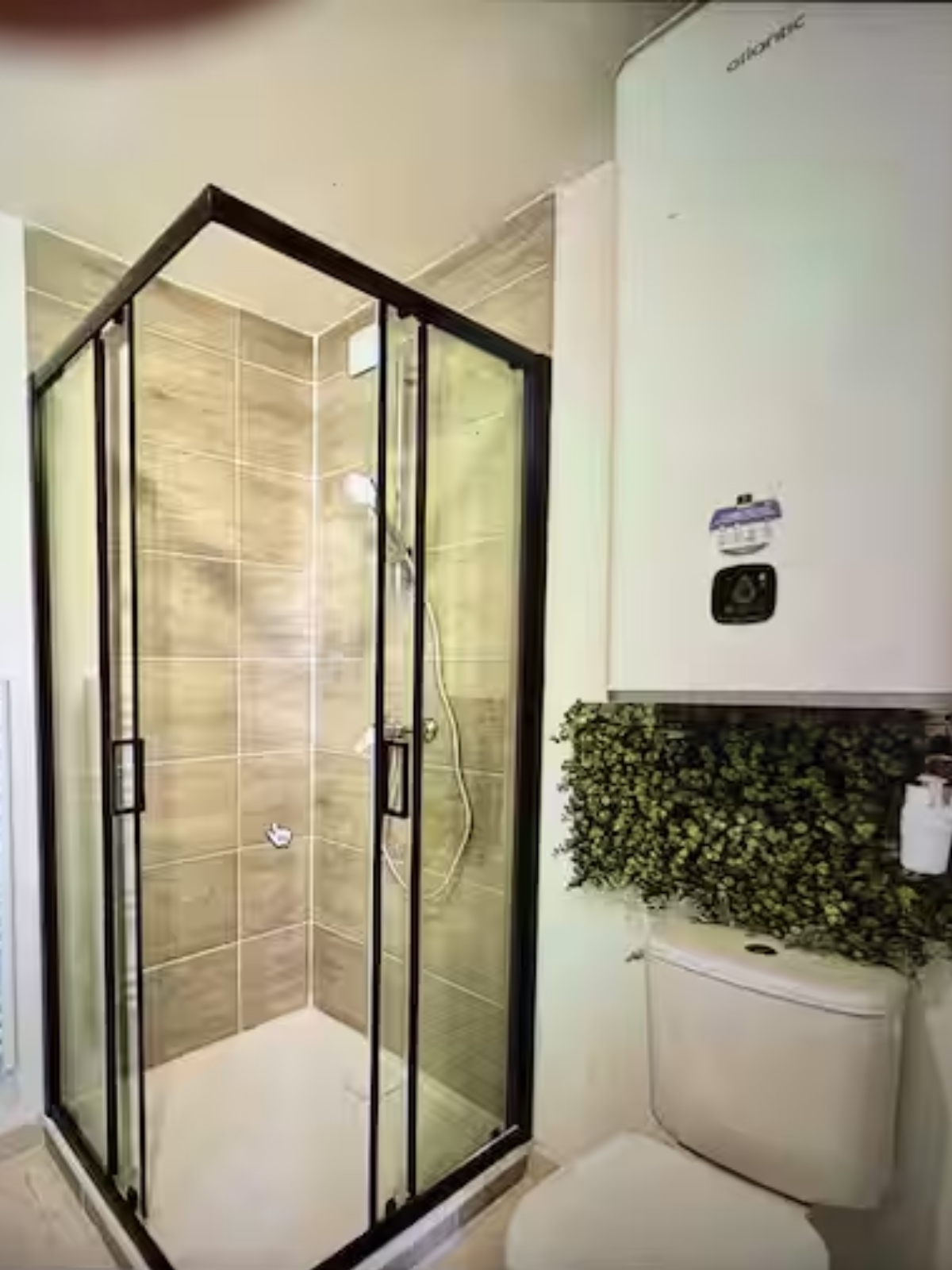 Nos appartements salle de bain douche toilettes T3 Nîmes moderne