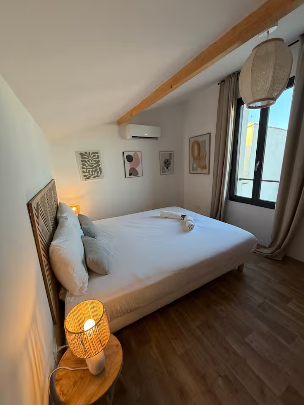 Nos appartements chambre lumineuse lit double fenêtre T3 Nîmes