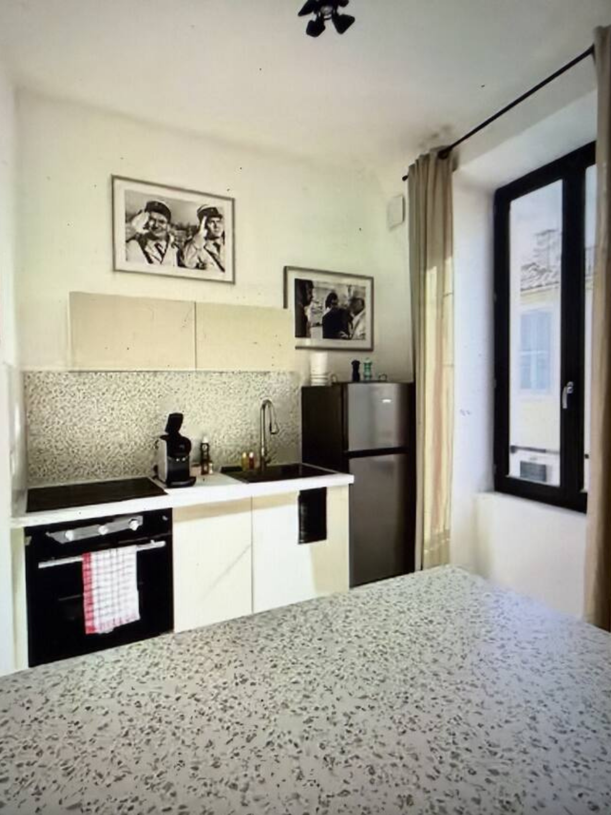 Nos appartements cuisine équipée appartement T2 cinéma Nîmes centre